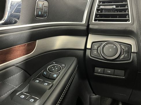 Used 2018 Ford Explorer Platinum AWD/4WD image 24