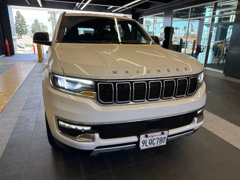 Used 2024 Jeep Wagoneer L Series II RWD image 8