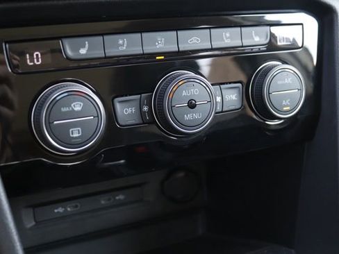 Used 2024 Volkswagen Taos SEL image 27