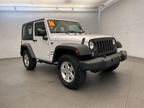 Used 2016 Jeep Wrangler Sport w/ Quick Order Package 24S AWD/4WD image 3