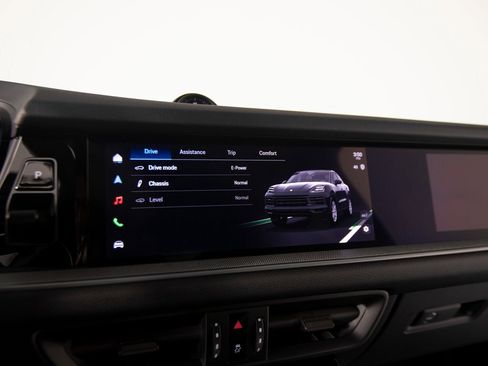 New 2026 Porsche Cayenne S image 25