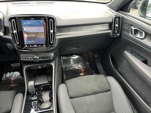 Certified 2023 Volvo C40 P8 Recharge Ultimate w/ Protection Package Premier image 18