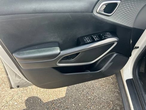 Used 2022 Kia Soul LX FWD image 23