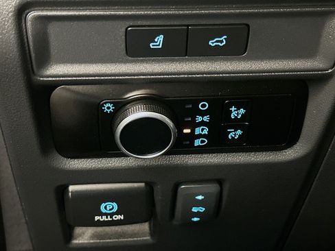 Used 2024 Ford Expedition XLT image 17