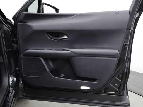 Used 2021 Lexus UX 200 w/ Accessory Package (Z2) FWD image 47