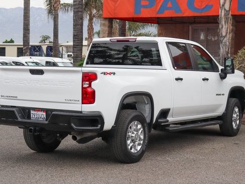 Used 2022 Chevrolet Silverado 2500 Custom w/ Custom Value Package AWD/4WD image 10