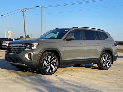 New 2026 Volkswagen Atlas SE image 2