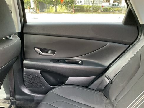 Used 2021 Hyundai Elantra SEL w/ Convenience + Premium Package FWD image 16