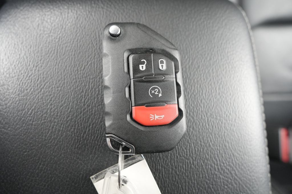 Used 2023 Jeep Wrangler Unlimited Sahara w/ Cold Weather Group AWD/4WD image 37