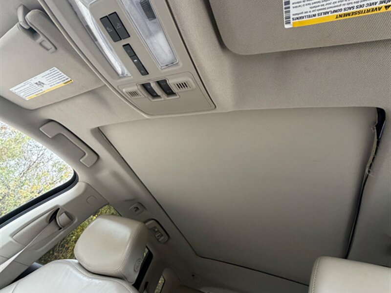 Used 2011 Cadillac SRX Luxury FWD image 16