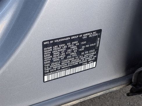 Used 2025 Volkswagen Atlas SE image 41