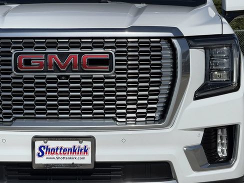 Used 2022 GMC Yukon Denali AWD/4WD image 8