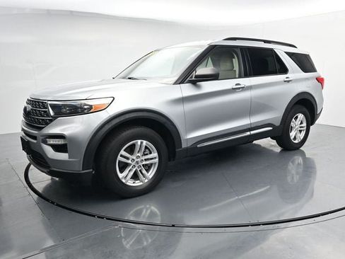 Certified 2022 Ford Explorer XLT w/ Equipment Group 202A AWD/4WD image 4