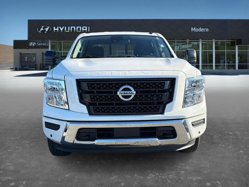 Used 2021 Nissan Titan SV w/ SV Convenience Package image 2