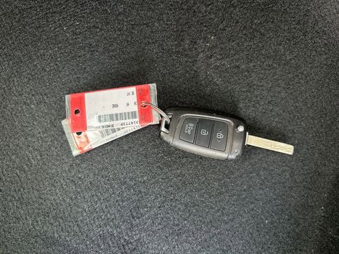 Used 2024 Hyundai Venue SE image 32