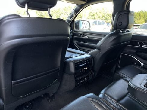 Used 2024 Jeep Wagoneer Series II w/ Flexible Seating Group RWD image 19
