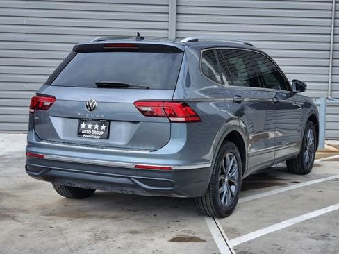 Used 2023 Volkswagen Tiguan SE w/ Panoramic Sunroof Package image 8