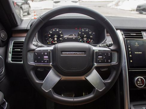 Used 2024 Land Rover Discovery Dynamic SE image 14