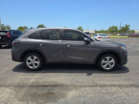 Used 2023 Honda HR-V LX image 3