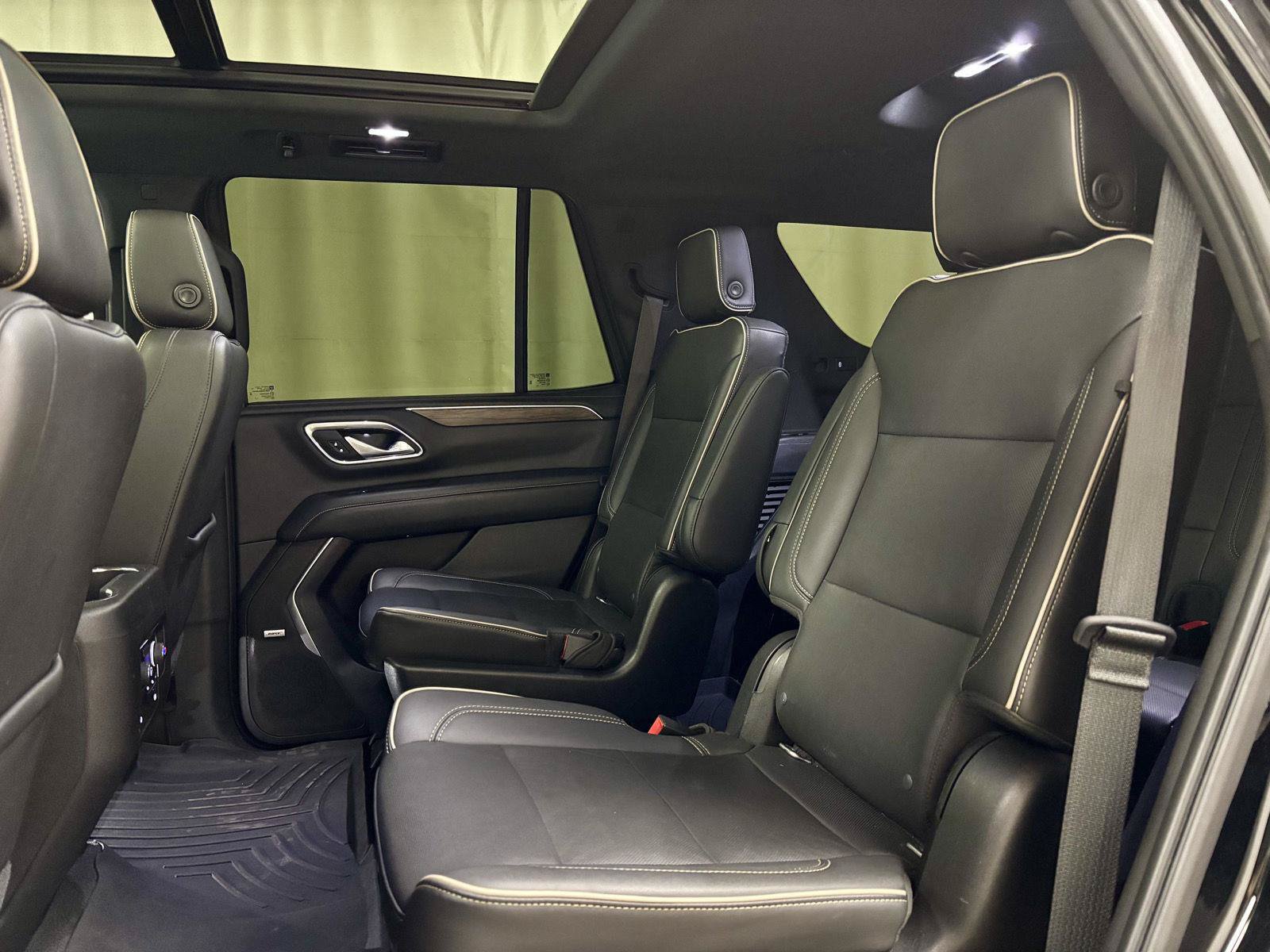Used 2021 Chevrolet Tahoe Premier w/ Premium Package RWD image 21