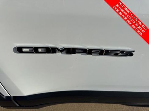 Used 2024 Jeep Compass Latitude image 10