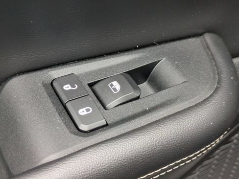 Used 2023 Jeep Grand Cherokee Limited AWD/4WD image 27