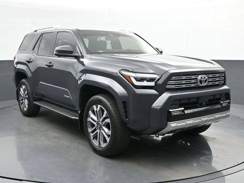 Used 2025 Toyota 4Runner Limited AWD/4WD image 2