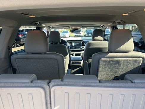 Used 2019 Toyota Highlander XLE image 13