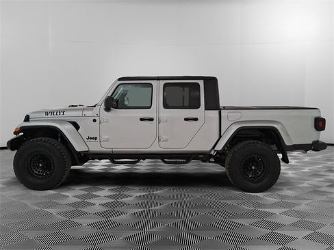 Used 2023 Jeep Gladiator Willys image 6