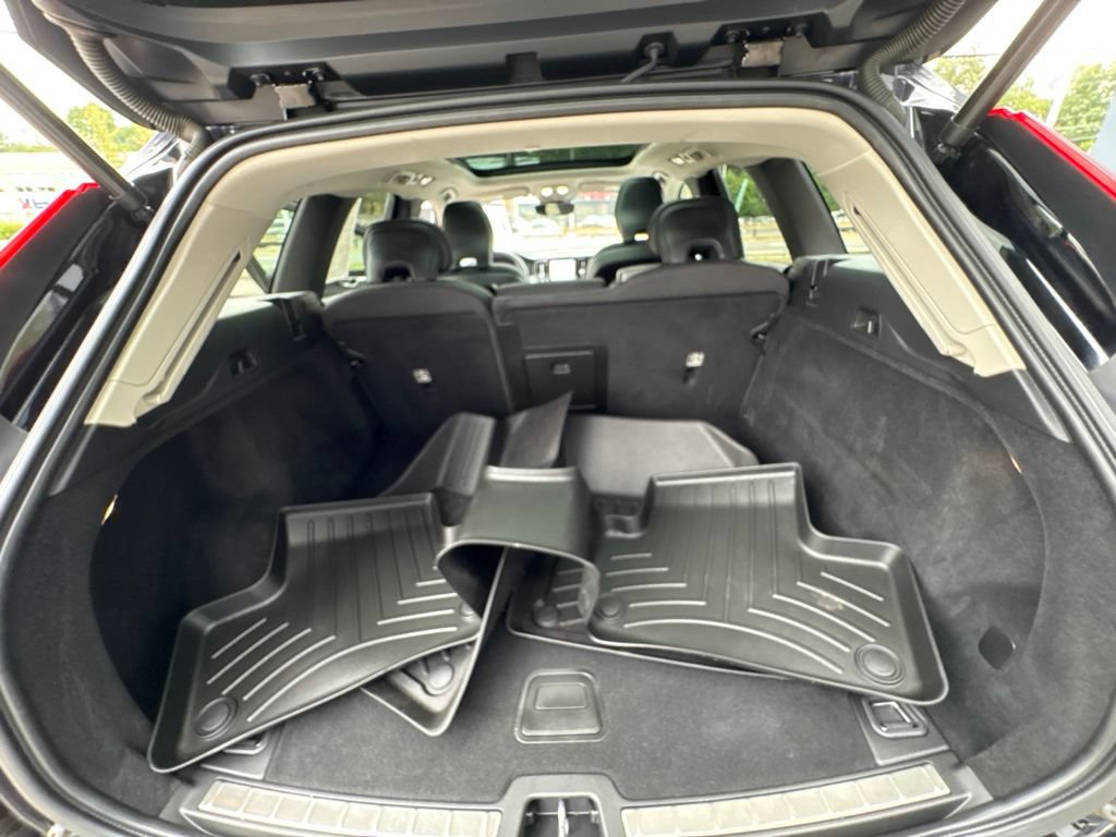 Used 2022 Volvo XC60 B5 Momentum AWD/4WD image 18