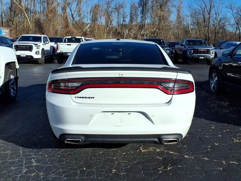 Used 2022 Dodge Charger SXT w/ Blacktop Package image 3