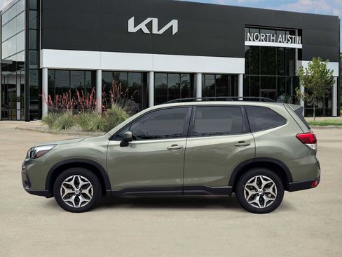 Used 2020 Subaru Forester Premium AWD/4WD image 7