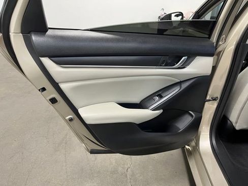 Used 2018 Honda Accord LX image 19