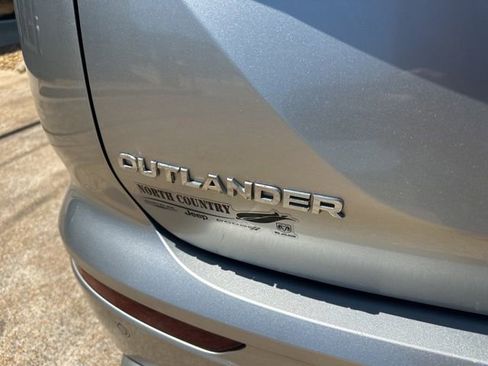 Used 2023 Mitsubishi Outlander SE FWD image 6