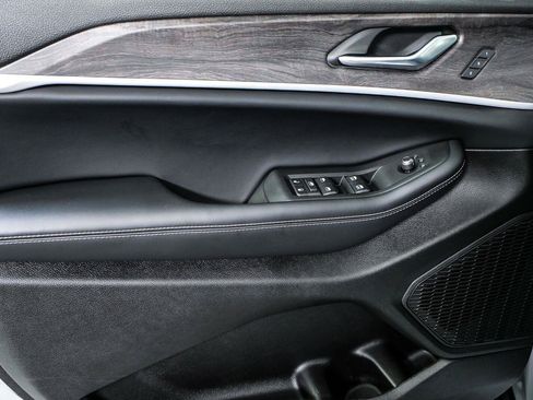 Used 2025 Jeep Grand Cherokee Limited w/ Black Appearance Package RWD image 6