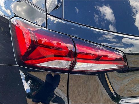 Used 2024 Chevrolet Equinox LT w/ LPO, Floor Liner Package FWD image 28