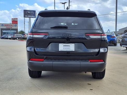 Used 2023 Jeep Grand Cherokee L Laredo image 5