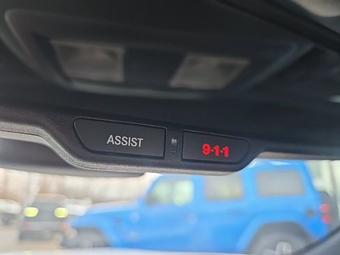 Used 2015 Dodge Challenger SXT w/ Sound Group image 59