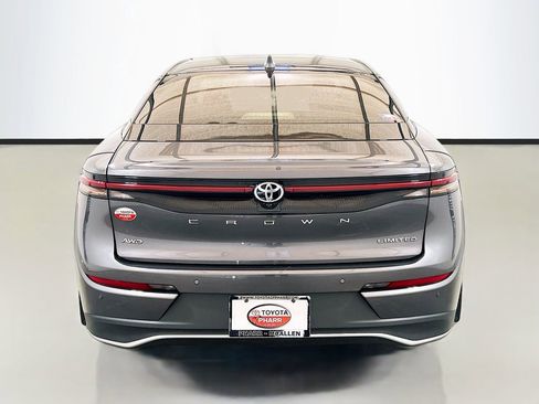 Used 2023 Toyota Crown AWD/4WD image 5