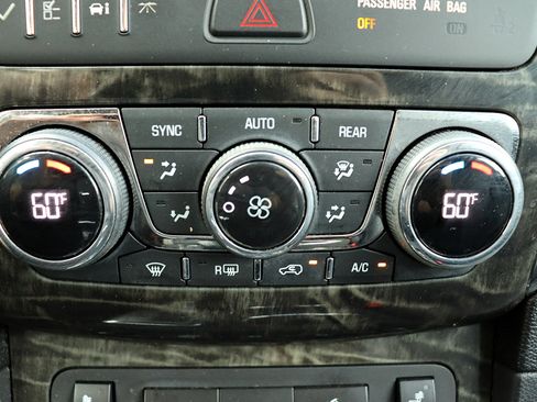 Used 2013 Buick Enclave Leather AWD/4WD image 35