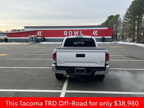 Used 2022 Toyota Tacoma TRD Off-Road image 18