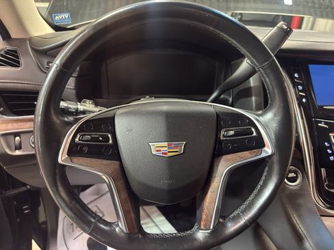 Used 2015 Cadillac Escalade Luxury image 16