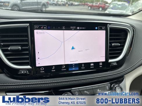 Used 2024 Chrysler Pacifica Limited FWD image 17