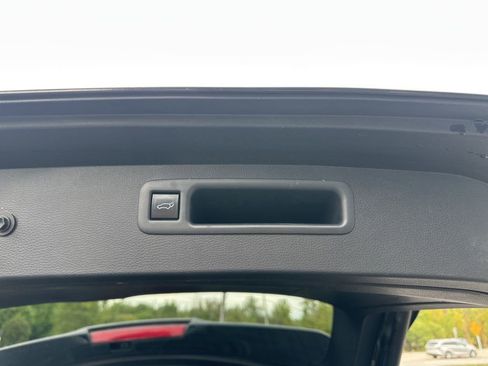 Used 2023 Toyota Highlander XLE image 35