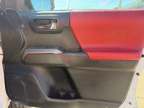 Used 2017 Toyota Tacoma TRD Off-Road w/ Tow Package (A/T) image 14