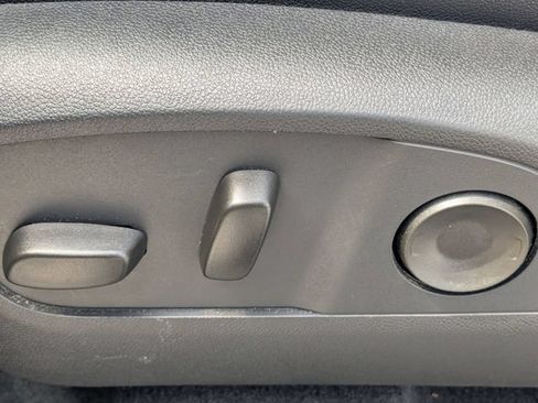 Used 2026 Chevrolet Traverse LT FWD image 15