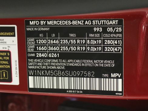 Used 2025 Mercedes-Benz GLC 350e 4MATIC image 16