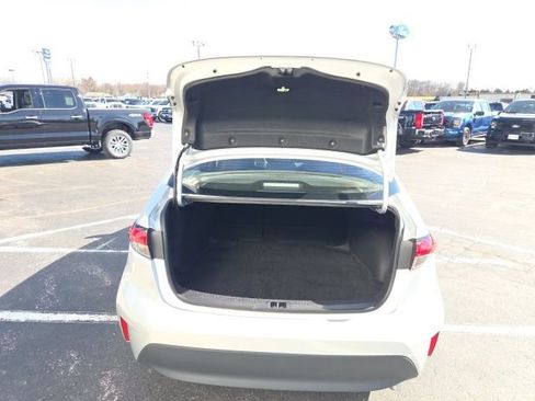 Used 2024 Toyota Corolla LE image 32