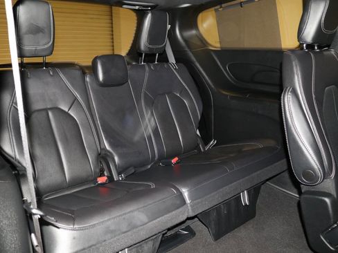 Used 2022 Chrysler Pacifica Touring-L w/ S Appearance Package FWD image 21