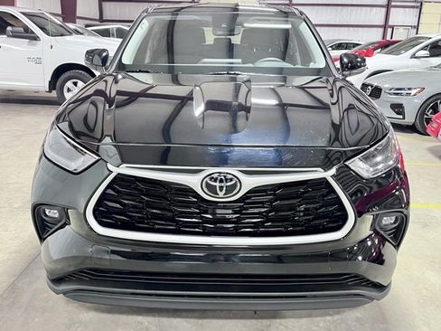 Used 2024 Toyota Highlander LE image 7